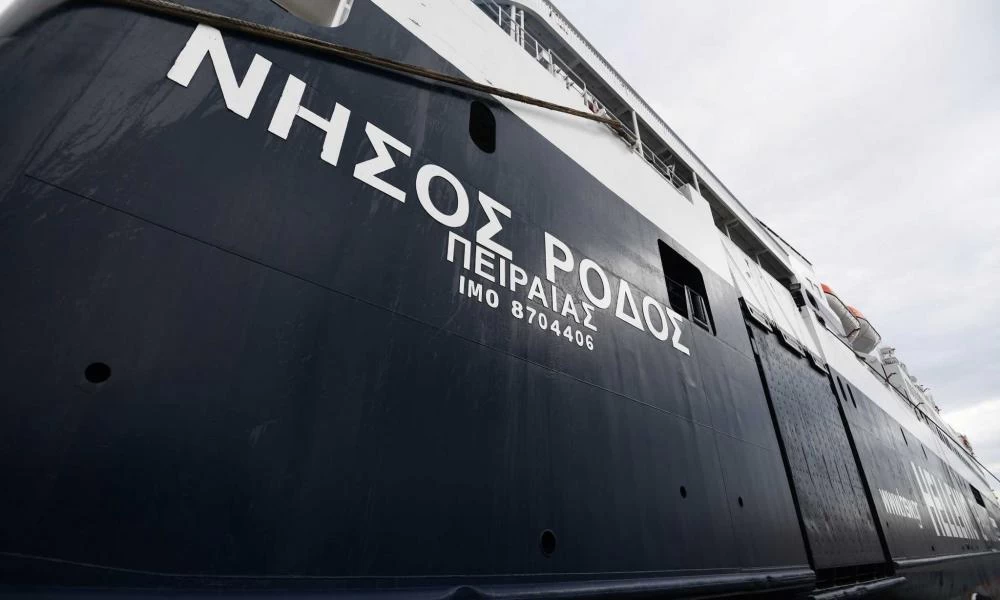 Ηράκλειο: Εξαιτίας των θυελλωδών ανέμων το «Νήσος Ρόδος» προσέκρουσε στο λιμάνι